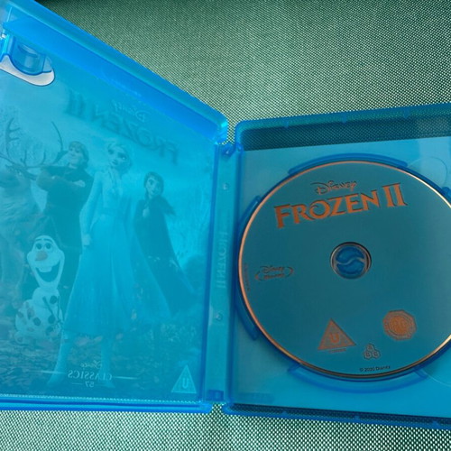 Frozen 2 Blu-Ray like new with English and Spanish subtitles