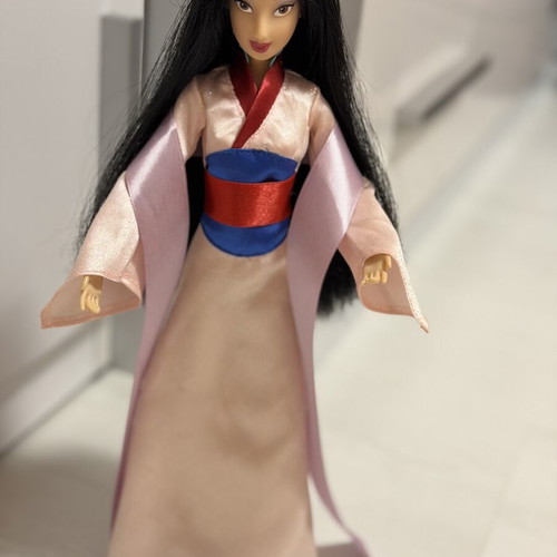 Disney Store 2014 Princess Mulan doll with movable joints, like new
