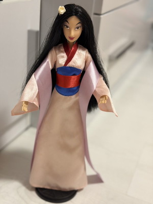Disney Store 2014 Princess Mulan doll with movable joints, like new