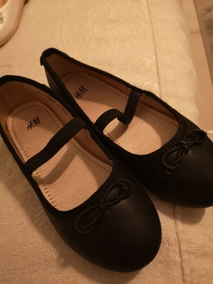 H&M black children's ballerina shoes with elastic strap, size 29