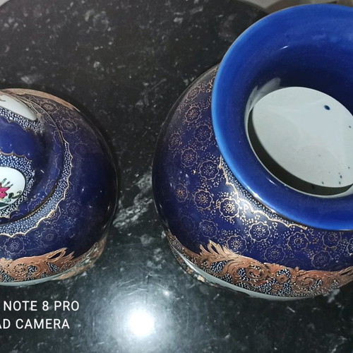 Fine Porcelain vases in excellent condition, set of 2, 36 and 37 cm tall