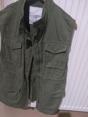 Khaki sleeveless jacket used, size M