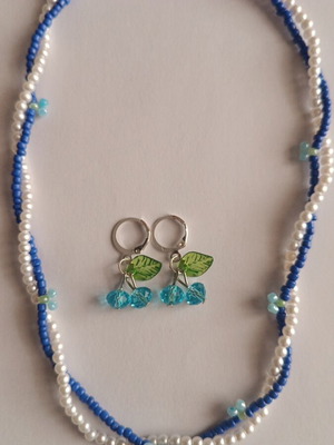 Jewelry set new, handmade with turquoise and silver beads