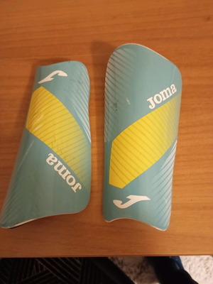 Children's shin guards used 18cm length for ages 10-12
