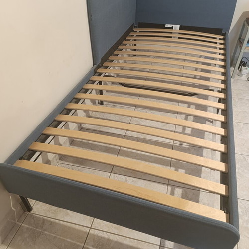 Ramsta bed 90 x 200 cm like new, blue with wooden slats