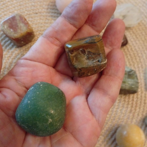 Pack of 23 natural semiprecious stones and crystals (tumbled stones)
