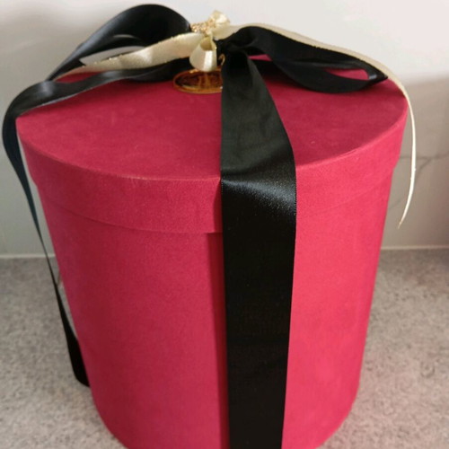 Hatbox used with velvet texture