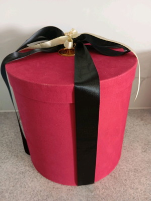 Hatbox used with velvet texture