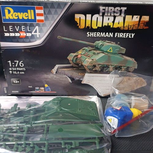 Sherman Firefly 1:76 tank model new from Revell