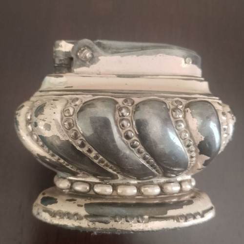 Ronson Crown table lighter used, 1949-1950