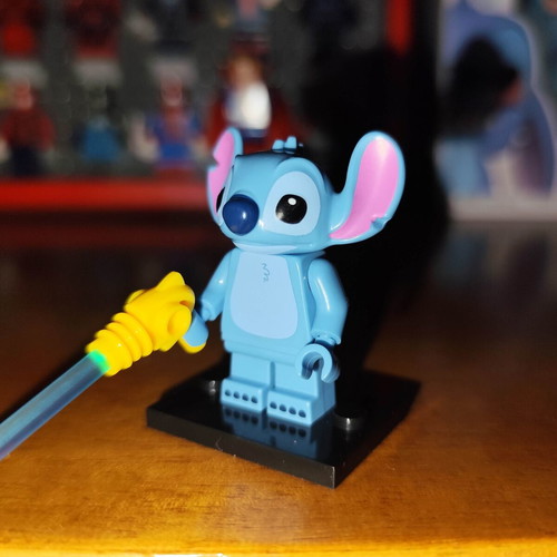 Φιγούρα Stitch σαν καινούργιο με βάση και plasma blaster