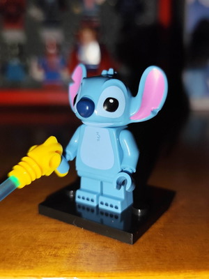 Φιγούρα Stitch σαν καινούργιο με βάση και plasma blaster