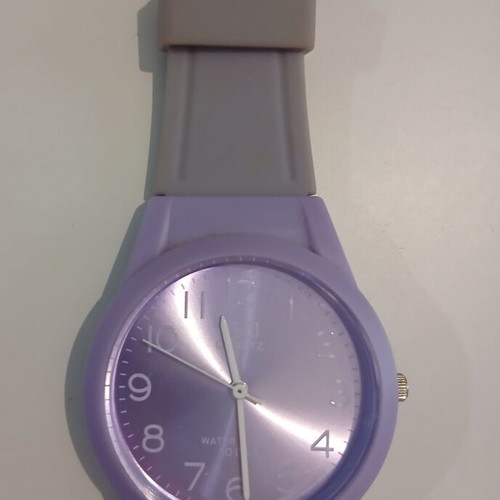 Q&Q wristwatch, lilac