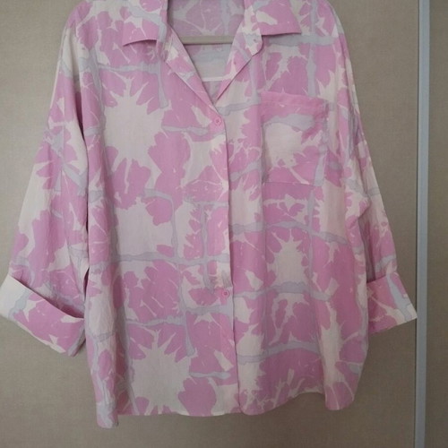 Women's shirt in relaxed fit, like new, size M