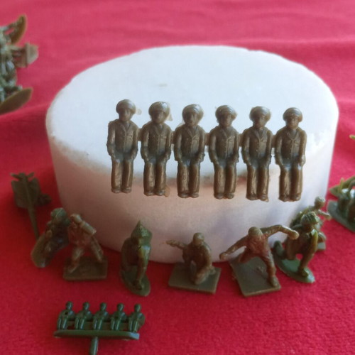 Vintage collectible miniature soldiers 1960, like new, set of 38