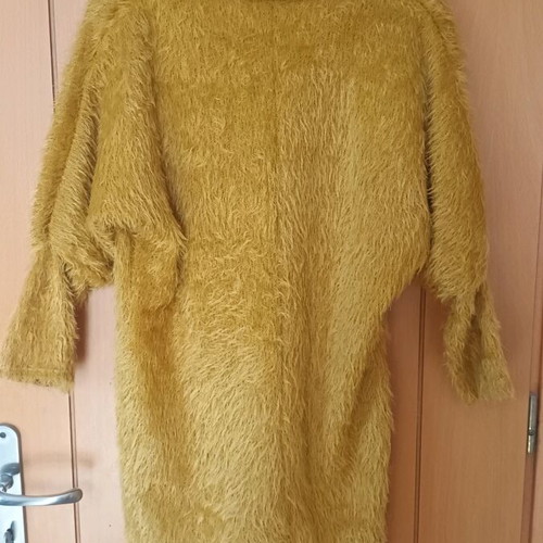 Long hairy blouse new, size M