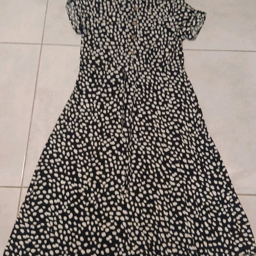 Shein dress size S like new, black and white with buttons