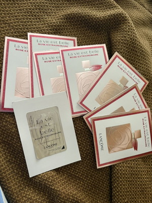 Lancome La Vie Est Belle Rose Extraordinaire Eau De Parfum Samples set