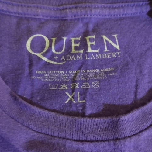 Queen t shirt like new, purple, XL