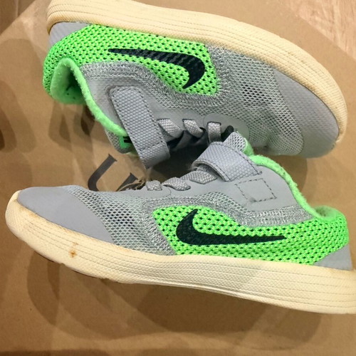 Nike sneakers used, gray and green, size 26