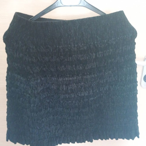 Black knitted skirt with elastic waist like new