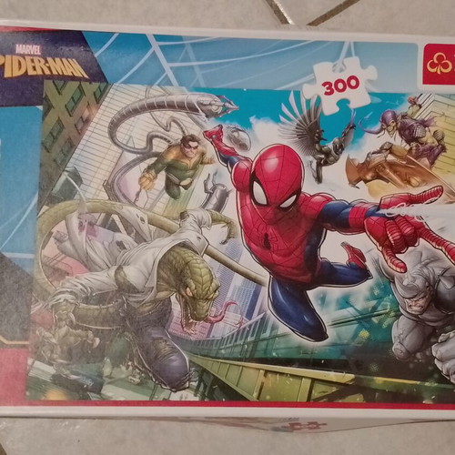 Spiderman & Heroes Puzzle 300 Pieces used with Marvel ruler
