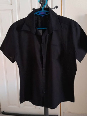 Black men's dress shirt, size L
