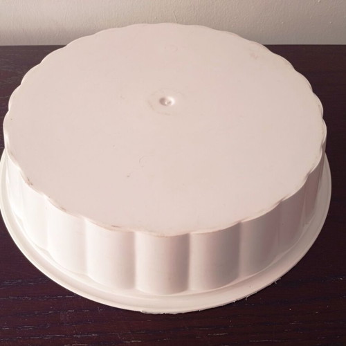 Plastic white round wavy tupperware used