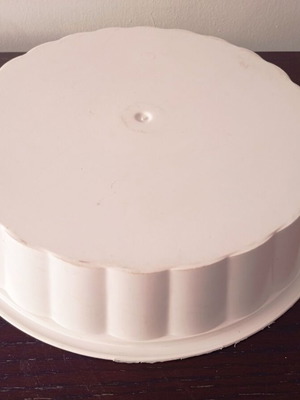 Plastic white round wavy tupperware used
