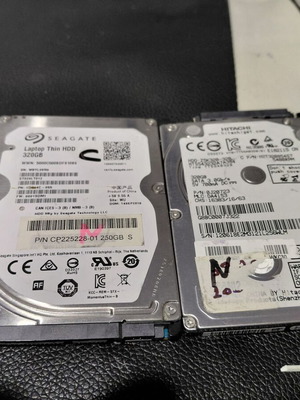 2 pieces 320 GB 2.5" HDD hard drives