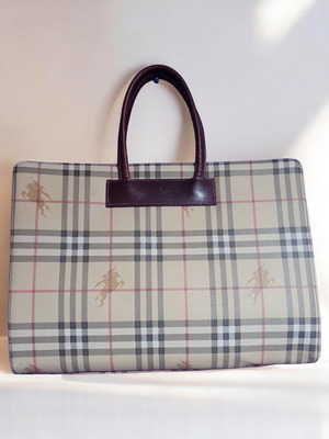 Τσάντα Burberry σαν καινούργιο, μπεζ και κόκκινη, μεγάλη χωρητικότητα