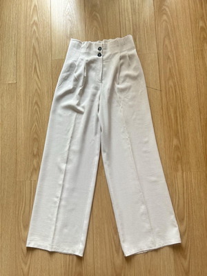 Παντελόνια Bershka λευκά καλοκαιρινά σαν καινούργια, μέγεθος M