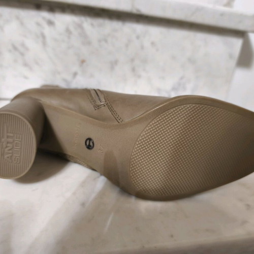 Tamaris boots new, genuine leather, size 37, beige