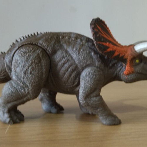 Jurassic World Zuniceratops figure like new