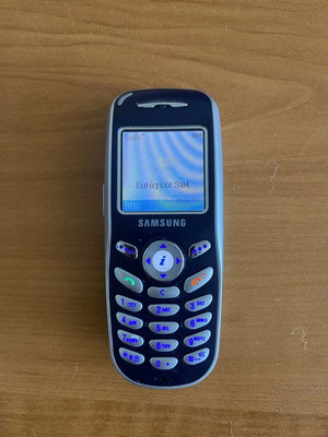 Samsung SGH-X100 vintage κινητό τηλέφωνο μεταχειρισμένο, συλλεκτικό