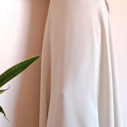 Midi crepe skirt ivory like new, size S
