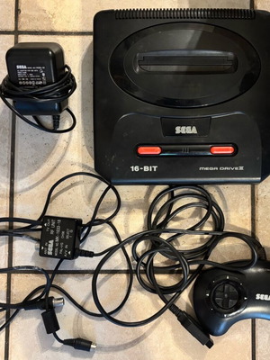Sega Mega Drive II конзола в отлично състояние, употребявана