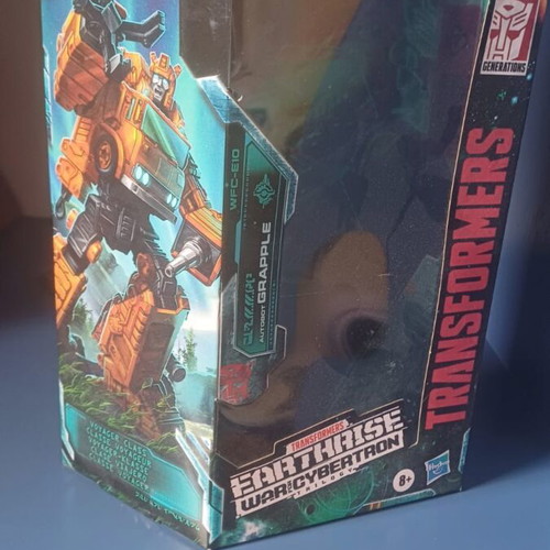 War for Cybertron Voyager and Deluxe class Autobots Grapple and Hoist figures like new