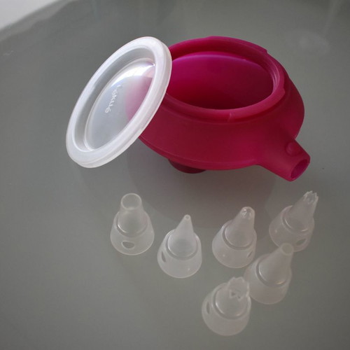 Pastry tools used, set of 9 metal tips and silicone container
