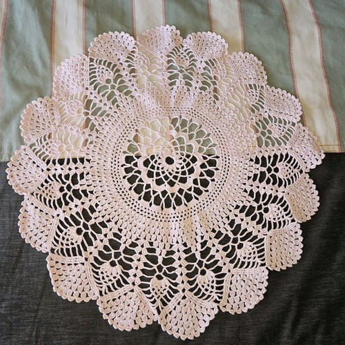 Crochet tablecloth like new, round 56 cm, handmade Swedish
