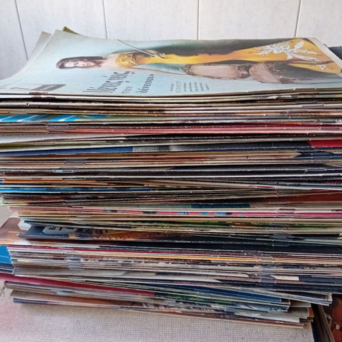 Sunday Eleftherotypia inserts used, pack of 150 issues on arts and culture