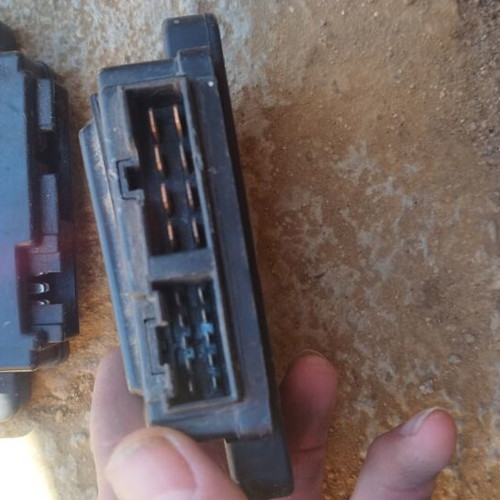 Kawasaki GPZ 400R/GPZ 500 fuse boxes used, single piece