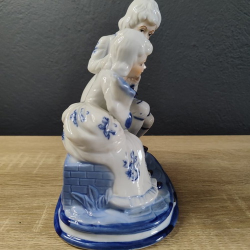 Vintage Porcelain Figurine Romantic Couple Delft Style used
