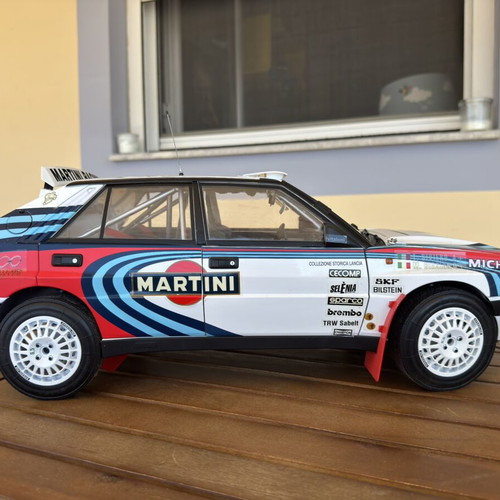 Lancia Delta Integrale 1/8 scale model new with 100 issues