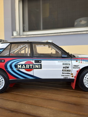 Lancia Delta Integrale 1/8 scale model new with 100 issues