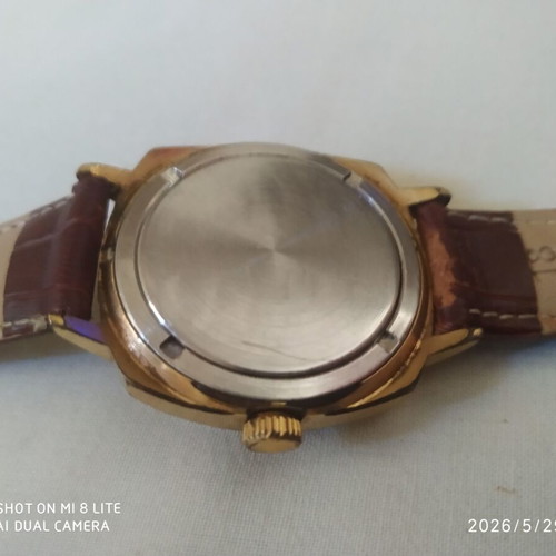 Poljot 17jewels wristwatch like new, gold tone, black dial