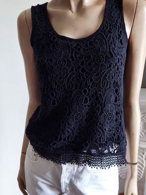 Intimissimi black sleeveless top small with knitted lace