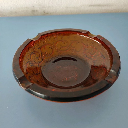Brown glass ashtrays set of 14 like new