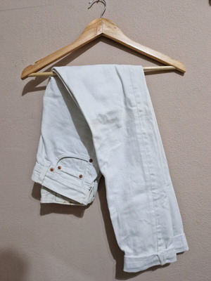 Levi’s white jeans used with vintage distressed details