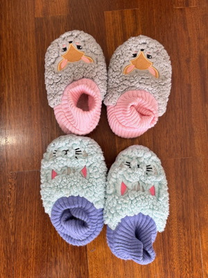 Girl slippers used, size 16.5-19 cm, with fluffy interior